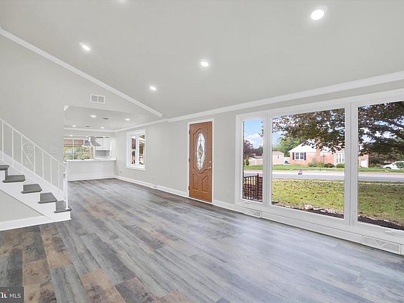 4th image of 1000 Sundale Dr