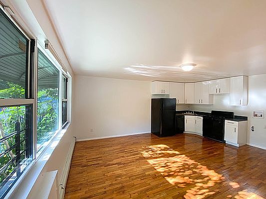 3rd image of 439 E 21st St #1A