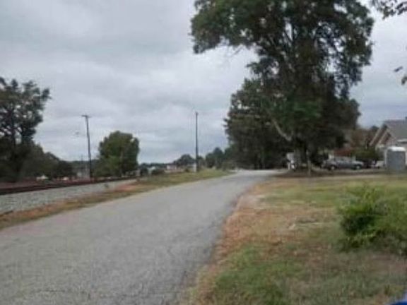 Exterior Neighborhood (street photo)