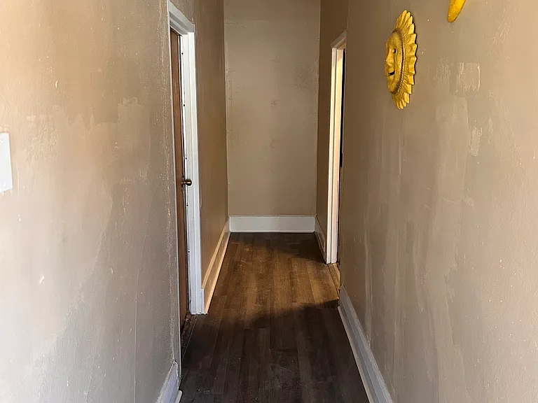 Outside alley to Apartment 5 (right side)