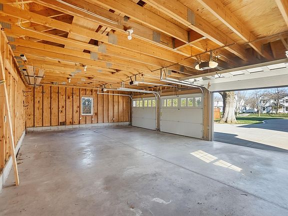 5th image of 1627 Doone Rd