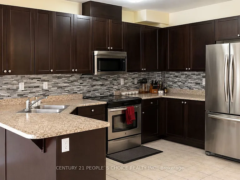 881 Oasis Dr #UPPER — Photo 3