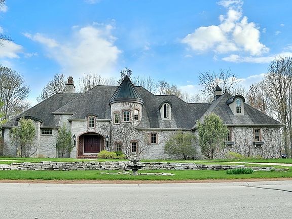 3rd image of 1021 Thornberry Creek Dr