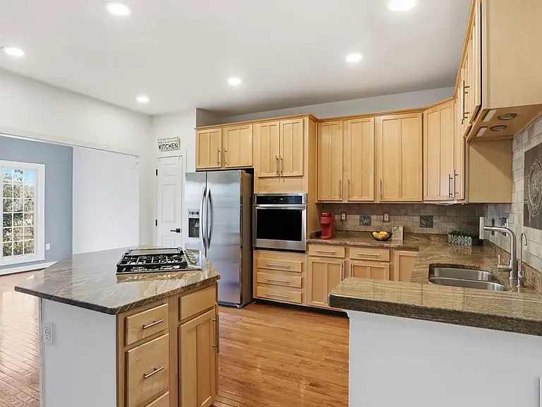 4550 Fair Valley Dr — Photo 10
