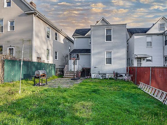 5th image of 399 Cary Ave