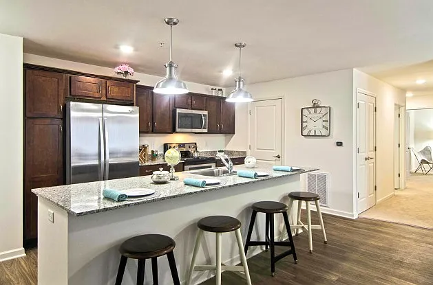 Van Allen Apartments — Photo 2