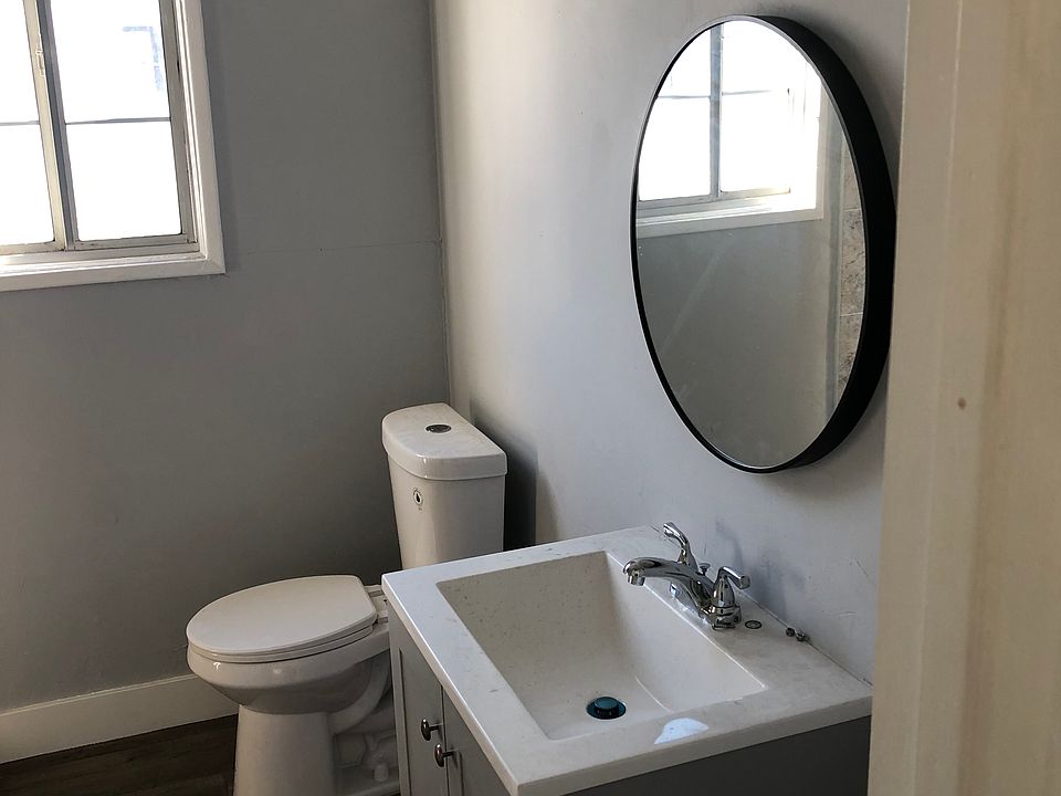 Entry to bathroom