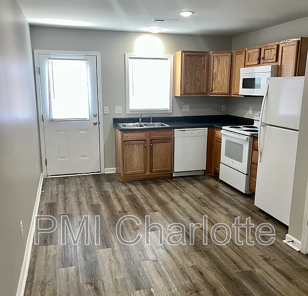 729 Fisher Ferry St #C — Photo 2
