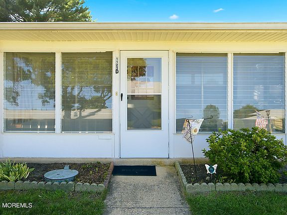3rd image of 1121D Argyll Circle #D