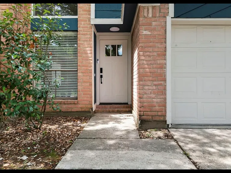 2311 Lexington Woods Dr — Photo 26