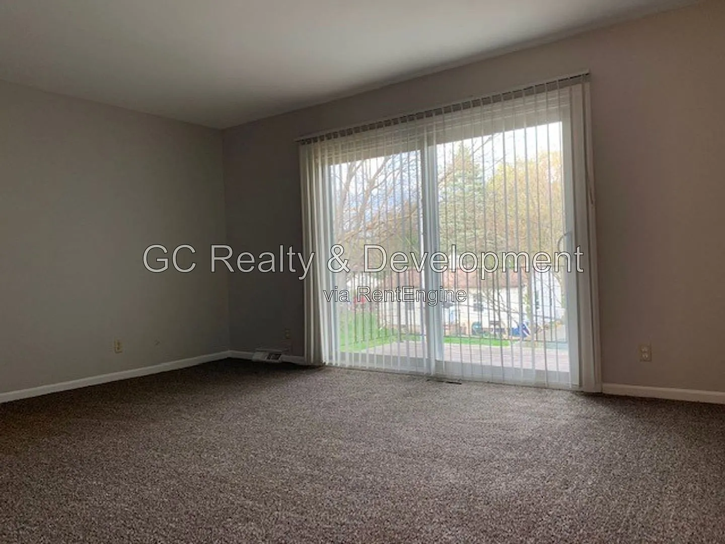 2 bed, 1.0 bath, 902 sqft, $1,695 — Photo 2