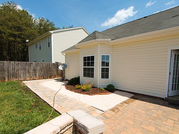 4th image of 6001 Pine Branch Dr