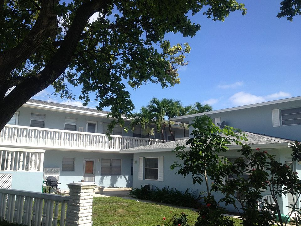 1st image of 725 SE 23rd St APT 9