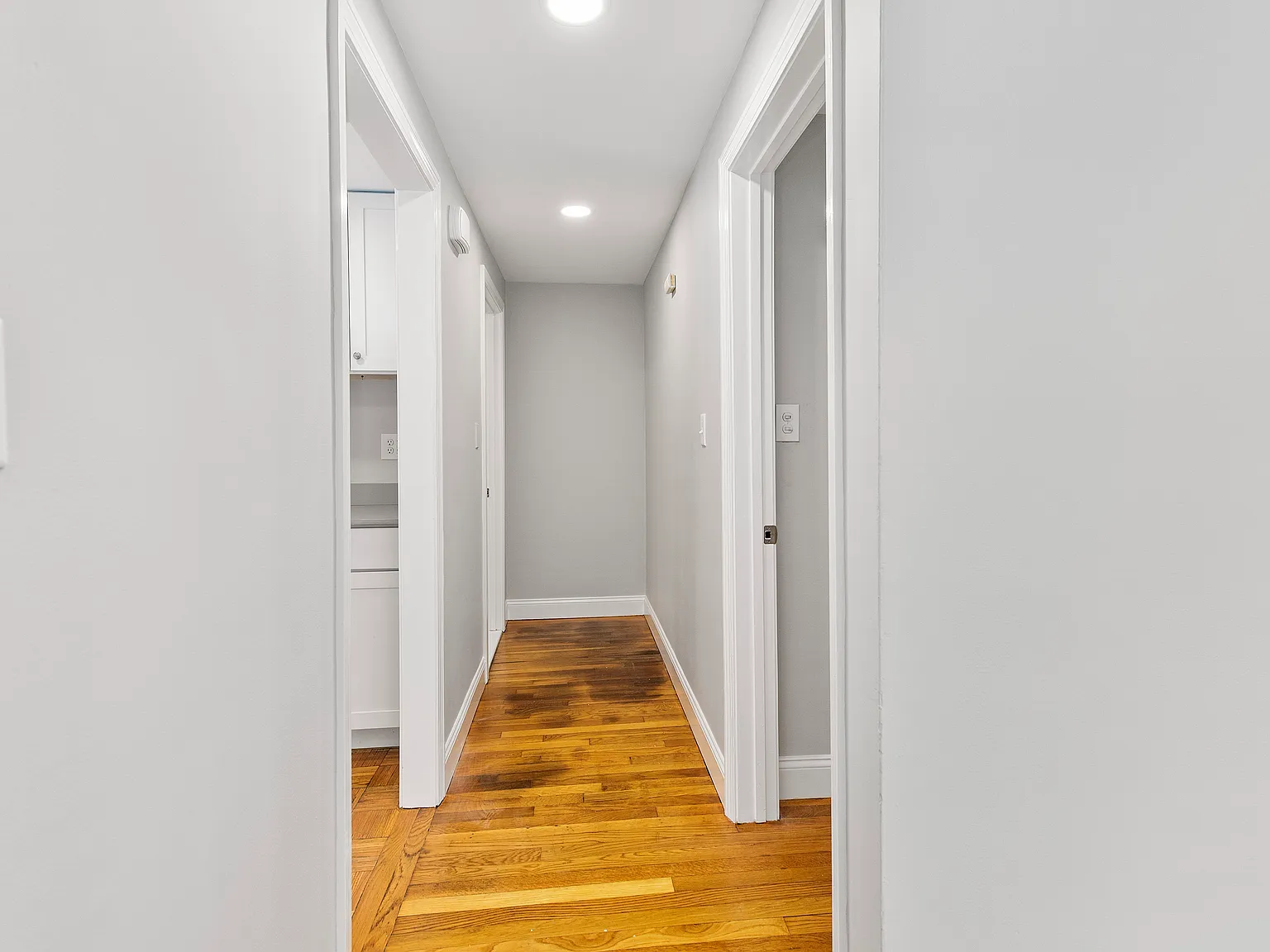 2 bed, 1000 sqft, $2,400 — Photo 2