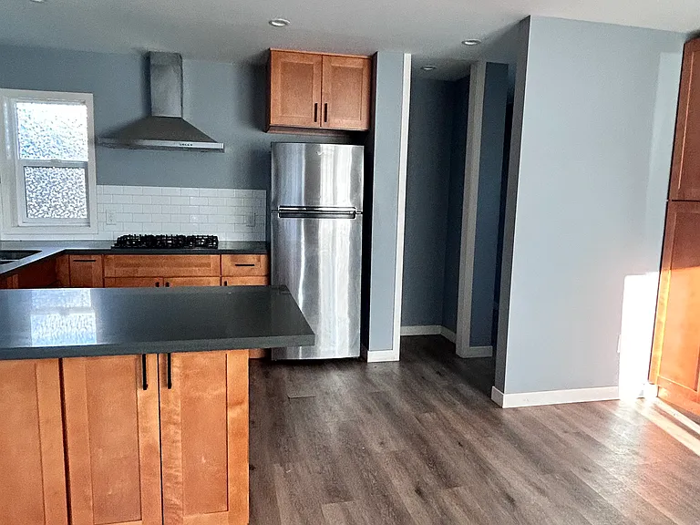6750 Nagle Ave — Photo 3