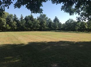 5821 Apple Creek Dr, Bismarck, ND 58504