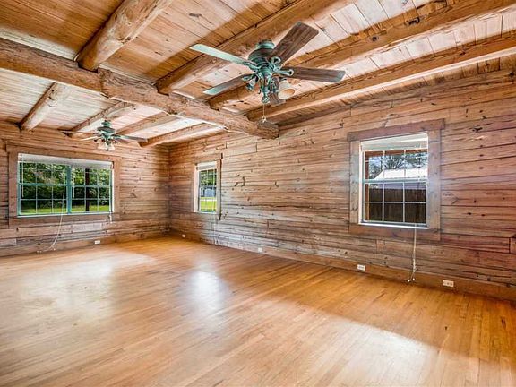4th image of 389 Crowndale Ct