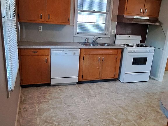 2nd image of 1214 S Saxby Ave