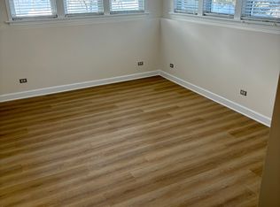 648 S Hough St, Barrington, IL 60010