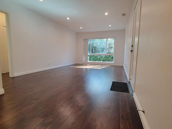 2nd image of 904 N Gardner St #5