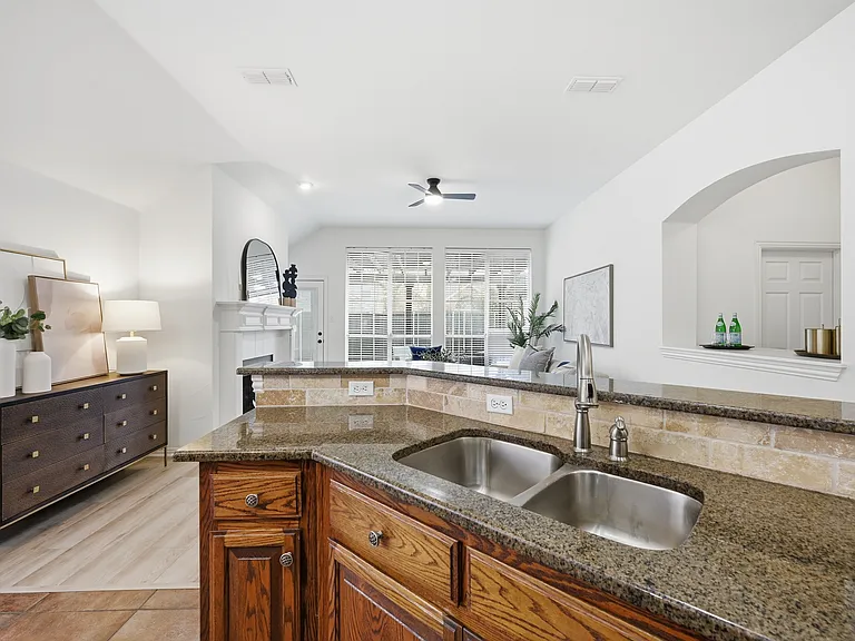 15921 Twin Cove Dr — Photo 9