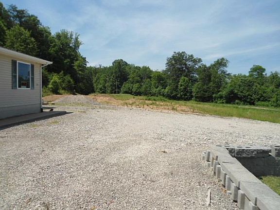 3rd image of 137 Danny Dale Dr