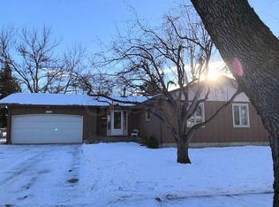 1709 20th Ave S, Grand Forks, ND 58201