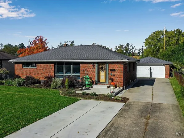 135 Century Dr, West Seneca, NY 14224