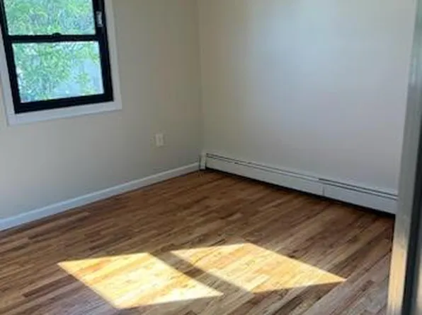 (undisclosed Address), Lynbrook, NY 11563