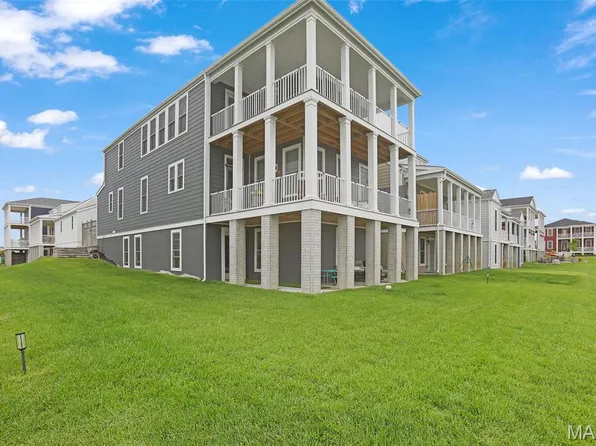 122 Marais Temps Clair Pl, Saint Charles, MO 63301