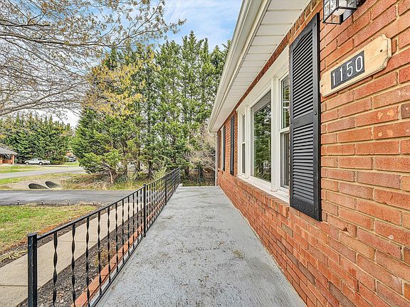 5th image of 1150 Starmount Ave