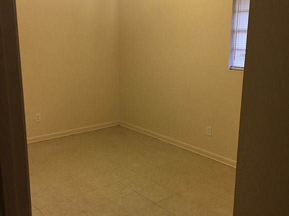 3rd image of 209 Japonica Ave