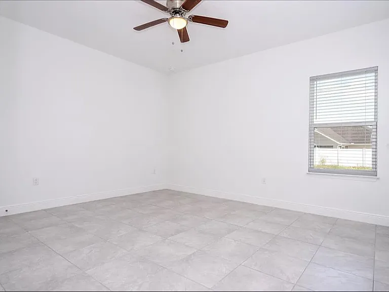16919 SW 37th Terrace Rd — Photo 10