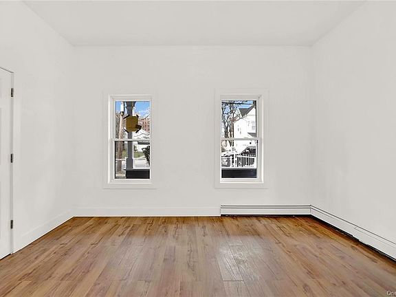 4th image of 226 S 10th Ave