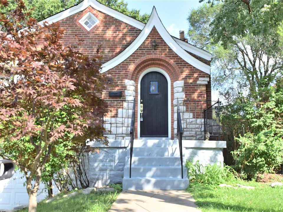 Welcome to this 2 bedroom all brick home in the Mehlville School district. Look at this CHARM!