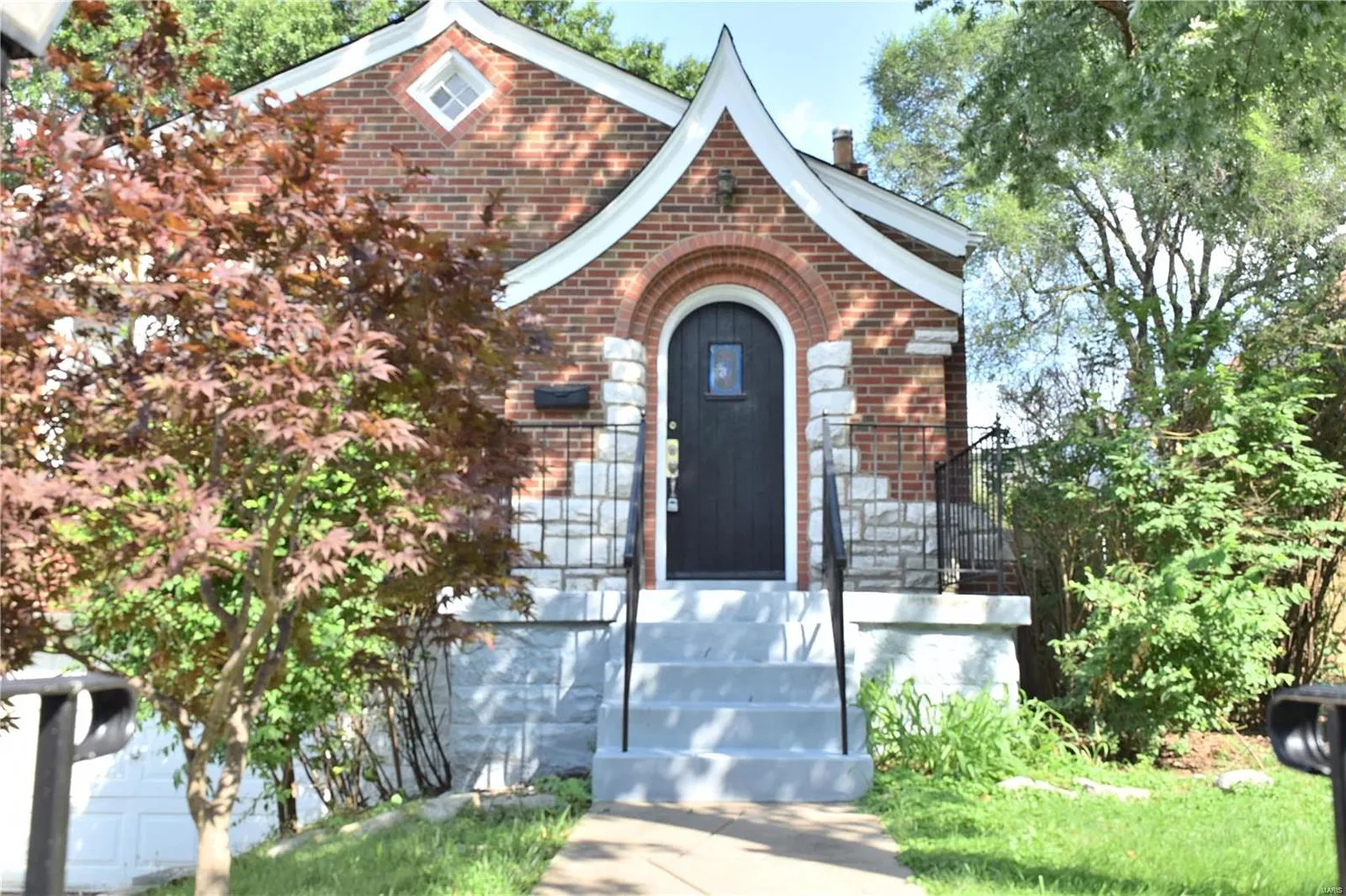 560 Bellsworth Dr photo 1