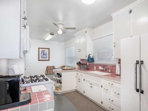 5th image of 2946 N Vagedes Ave