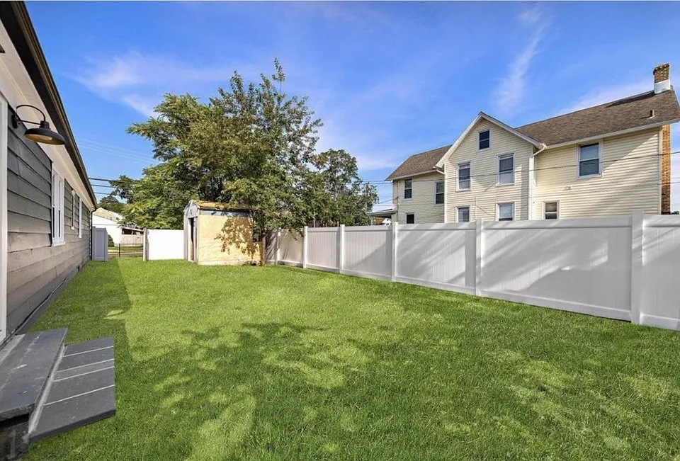 54 Manning Pl