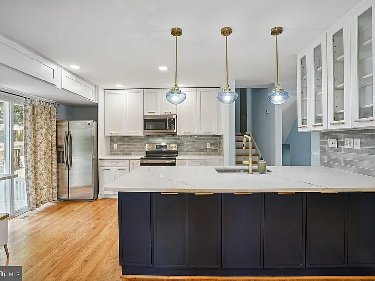 1100 Maple Ave E — Photo 27