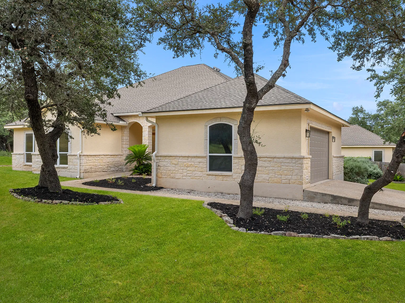 3 bed, 1358 sqft, $5,000 — Photo 4