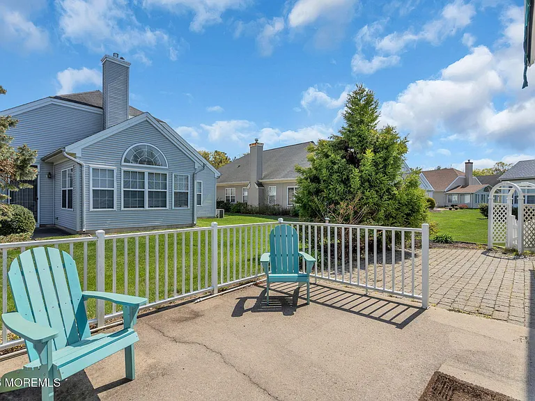 1 Evans Ct — Photo 32