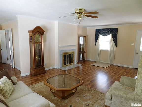 5th image of 900 N College St