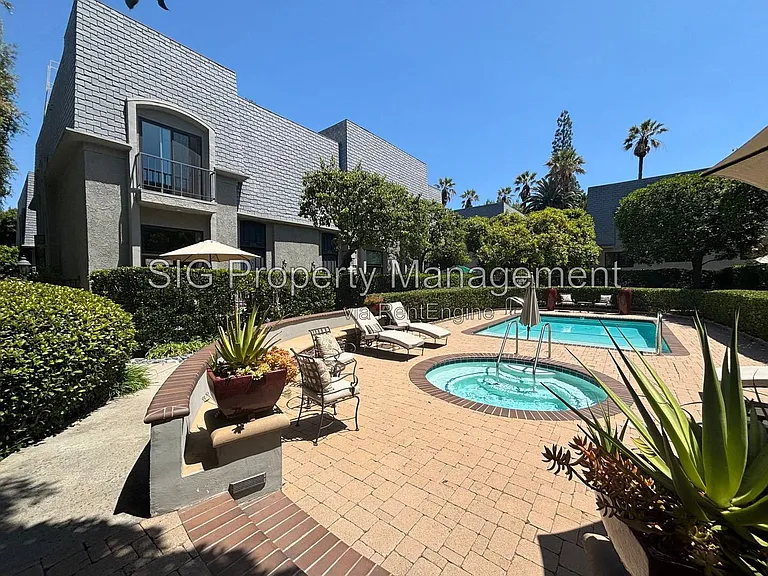 352 S Orange Grove Blvd #15 — Photo 2