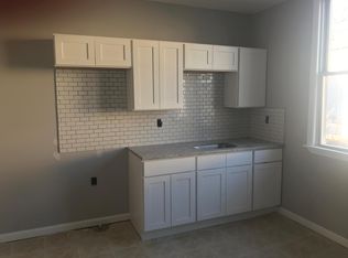 176 3rd St #3, Elizabethport, NJ 07206