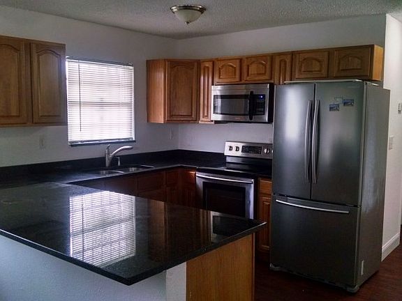 3rd image of 321 NW 1st Ave