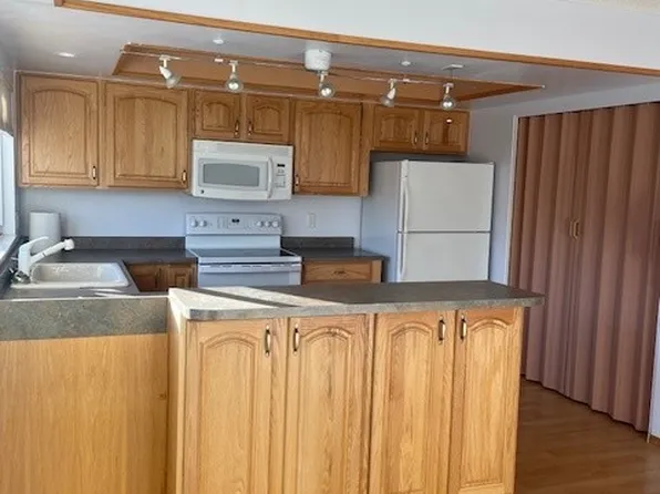 569 S Xenon Ct, Lakewood, CO 80228