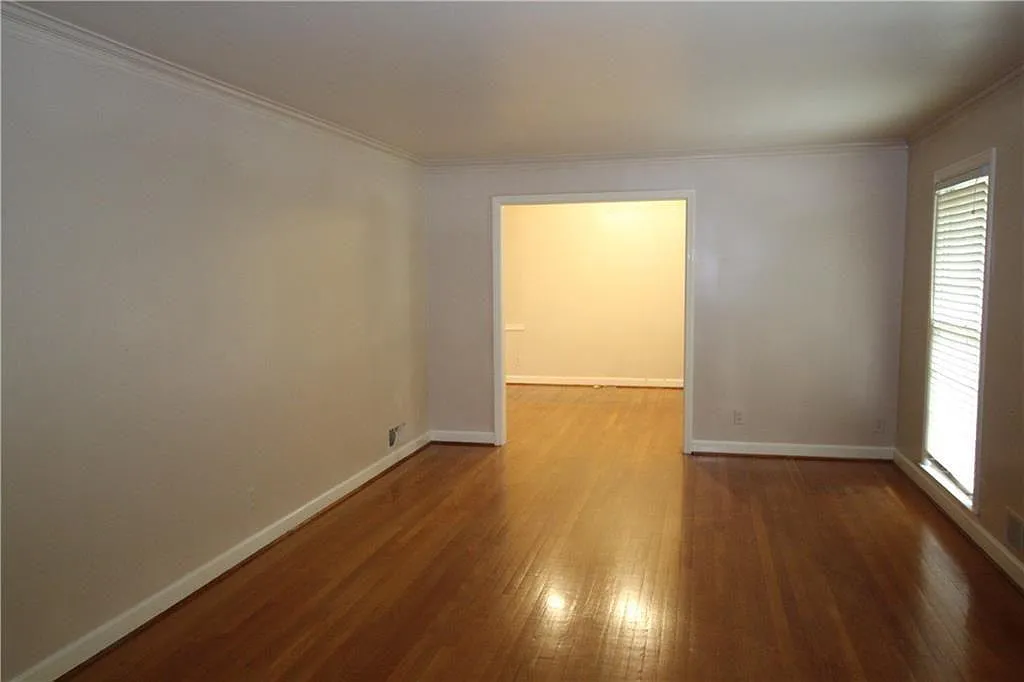 3 bed, 3.0 bath, 2052 sqft, $3,650 — Photo 4