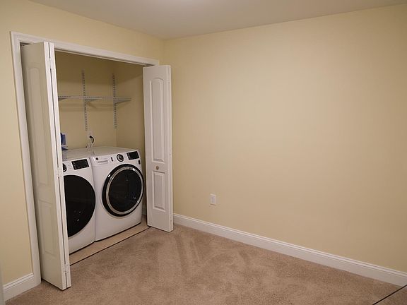 5th image of 236 S Richmond St #102