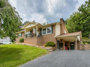 611 Pine Ridge Rd, Johnson City, TN 37601