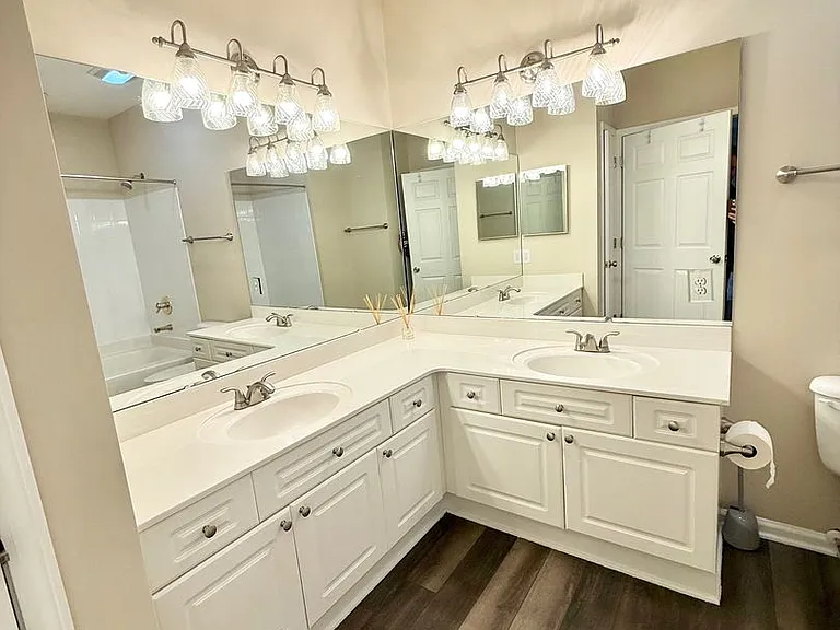 8938 Rosalyn Glen Rd — Photo 17